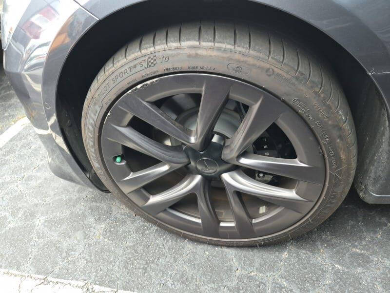 2022 Tesla Model S Plaid