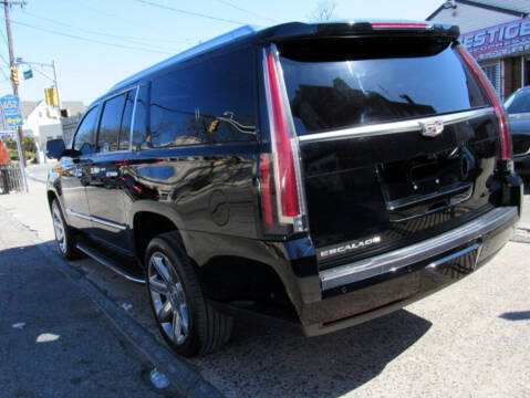 2018 Cadillac Escalade ESV Luxury