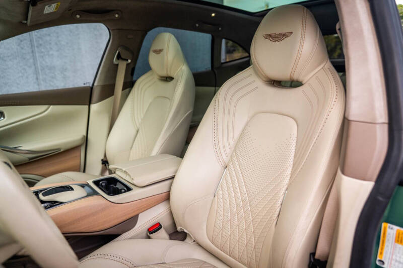 2021 Aston Martin DBX