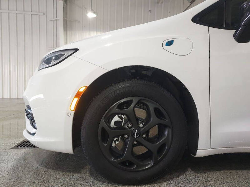 2024 Chrysler Pacifica Plug-In Hybrid Select