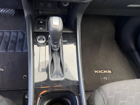 2024 Nissan Kicks SR