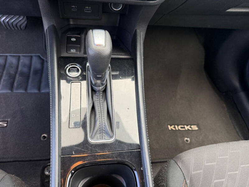 2024 Nissan Kicks SR