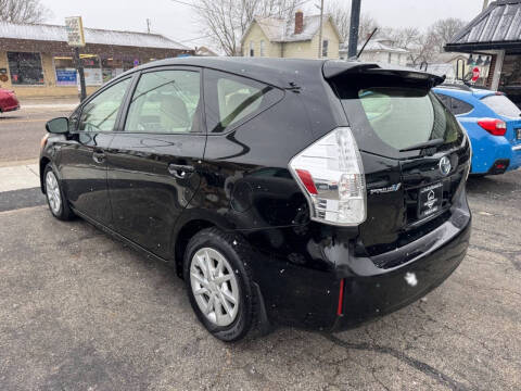 2012 Toyota Prius v Two