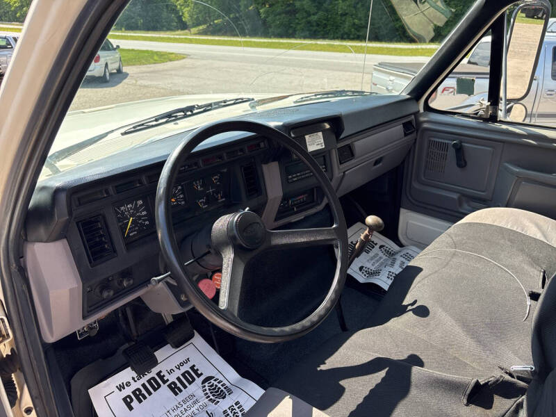 1998 Ford F-800 - Photo 12