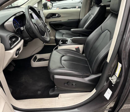 2023 Chrysler Pacifica Touring L