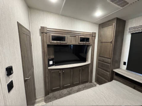 2021 Forest River Sandpiper 379FLOK