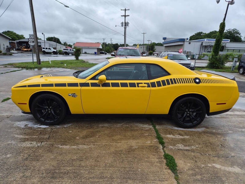 2017 Dodge Challenger SXT Plus