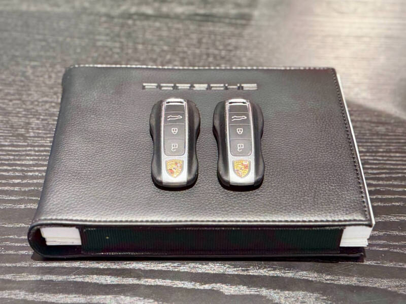 2022 Porsche Cayenne Platinum Edition