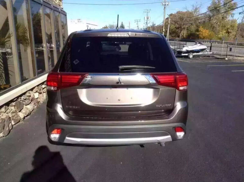 2016 Mitsubishi Outlander ES