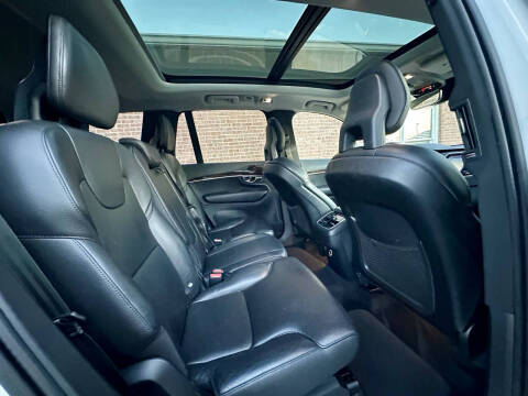 2016 Volvo XC90 T6 Momentum