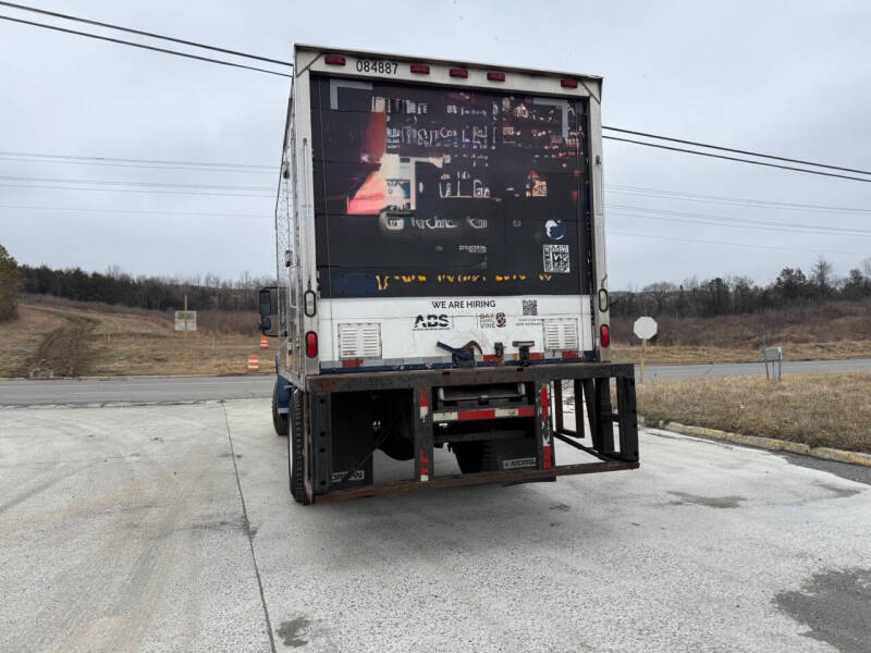 2008 Freightliner M2 106