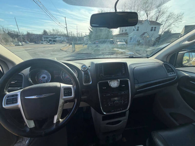 2014 Chrysler Town and Country Touring