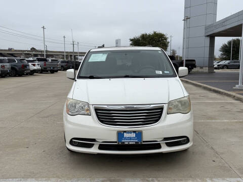 2011 Chrysler Town and Country Touring-L