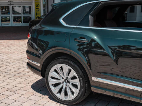 2023 Bentley Bentayga EWB V8