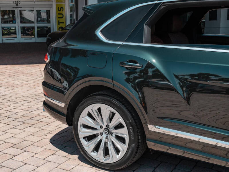 2023 Bentley Bentayga EWB V8