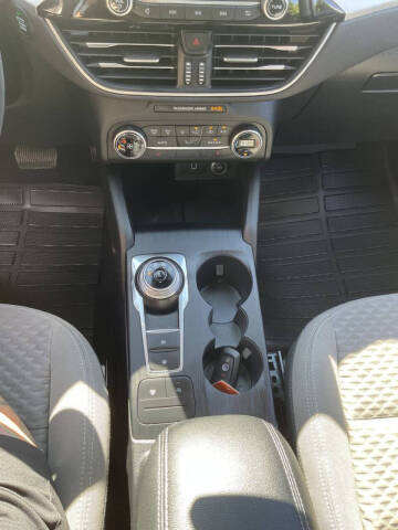 2020 Ford Escape SE