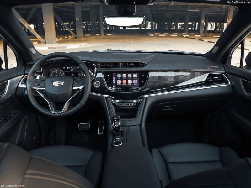 2025 Cadillac XT6 Luxury