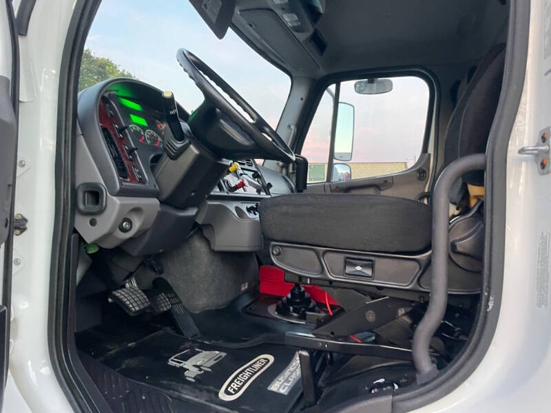 2018 Freightliner M2 112