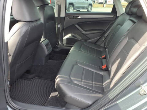 2018 Volkswagen Passat 2.0T R-Line