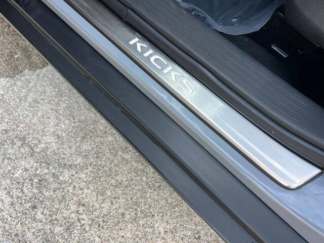 2021 Nissan Kicks SR