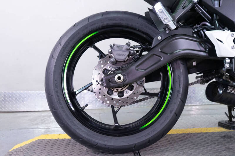 2023 Kawasaki Ninja 650 KRT Edition