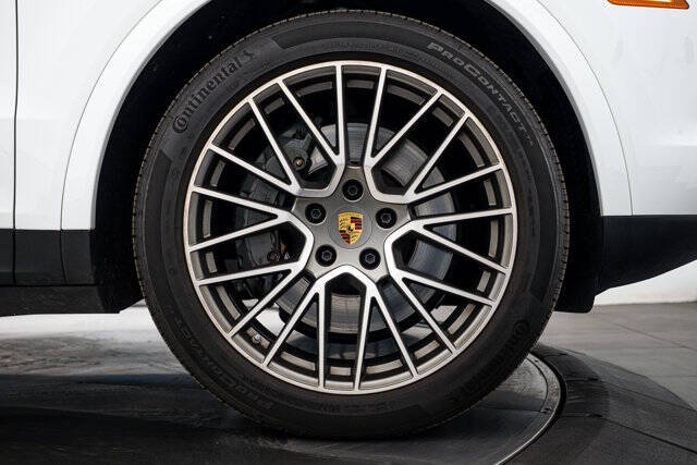 2023 Porsche Cayenne S Platinum Edition