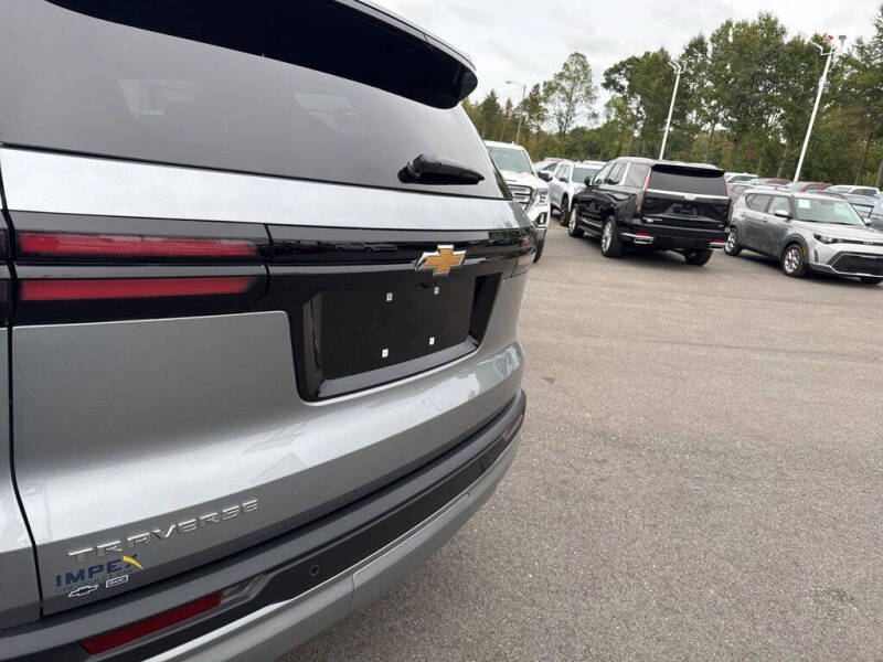 2025 Chevrolet Traverse LT