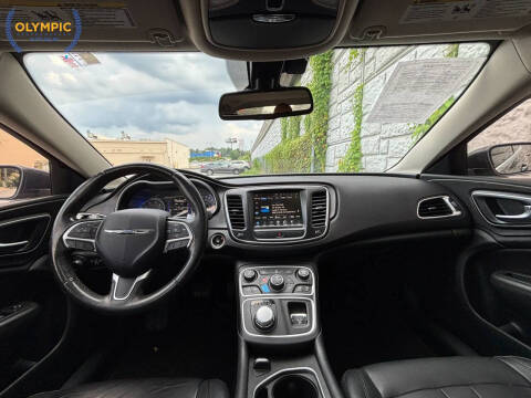 2017 Chrysler 200 Limited Platinum