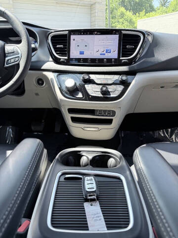 2023 Chrysler Pacifica Touring L