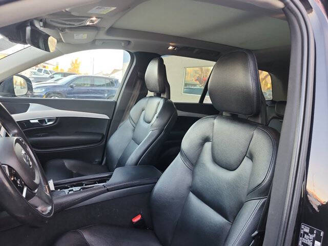 2016 Volvo XC90 T5 Momentum