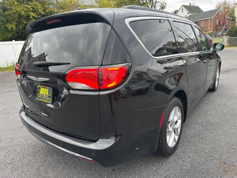 2017 Chrysler Pacifica Touring Plus