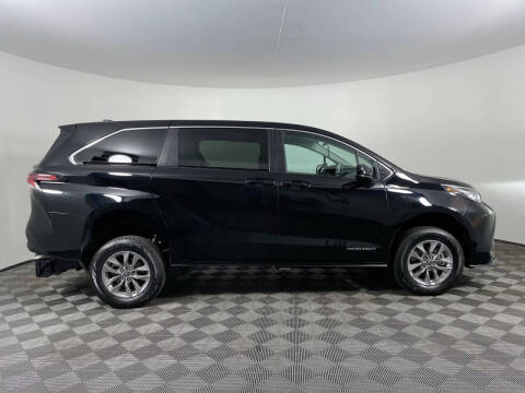 2023 Toyota Sienna LE 8-Passenger