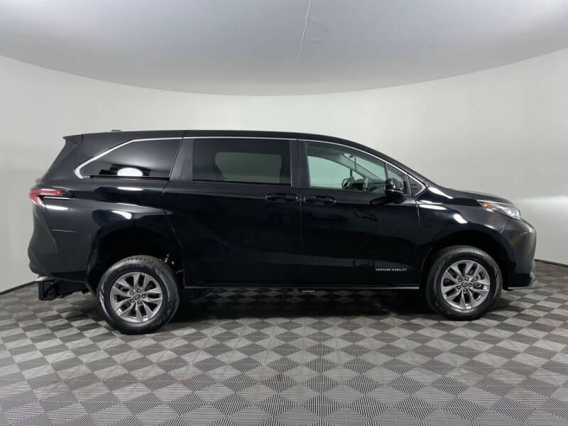 2023 Toyota Sienna LE 8-Passenger