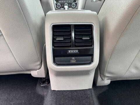 2016 Volkswagen Passat 1.8T SE