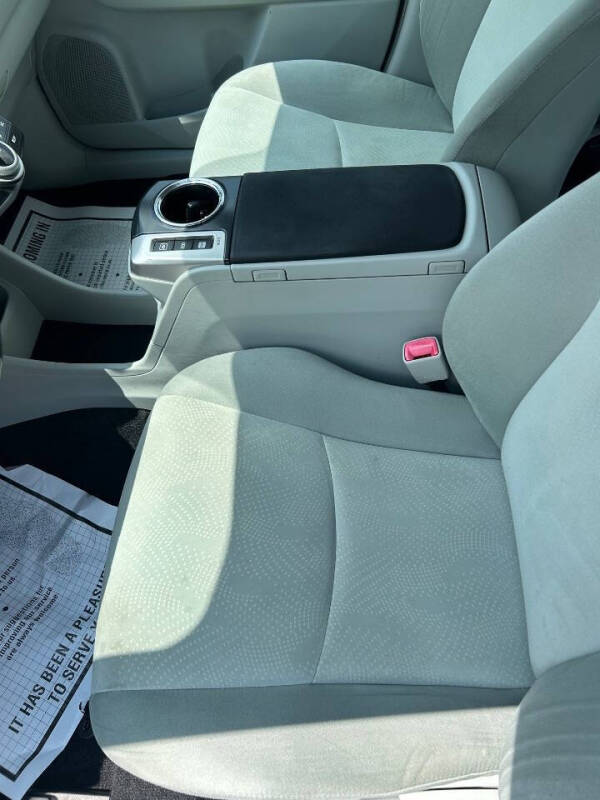 2013 Toyota Prius v Three