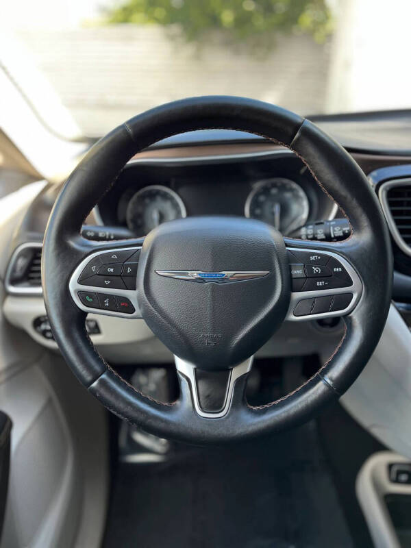 2017 Chrysler Pacifica Touring-L Plus