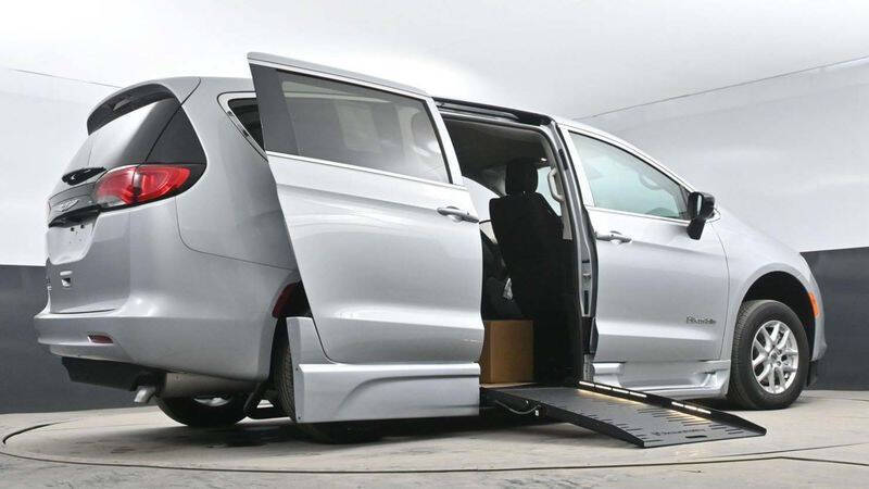 2024 Chrysler Voyager LX