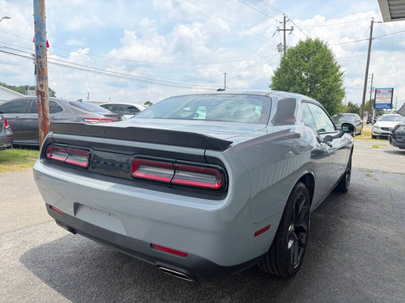 2022 Dodge Challenger SXT