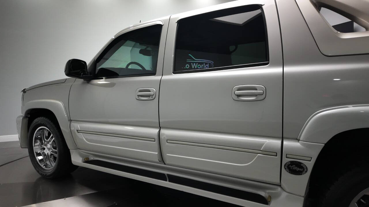 2004 Chevrolet Avalanche 22