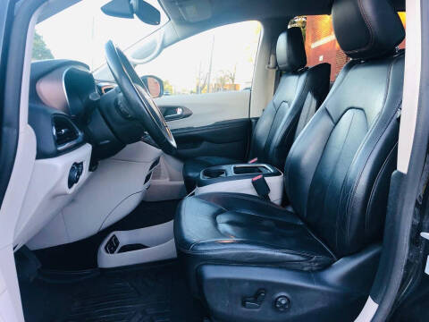 2017 Chrysler Pacifica Touring-L Plus