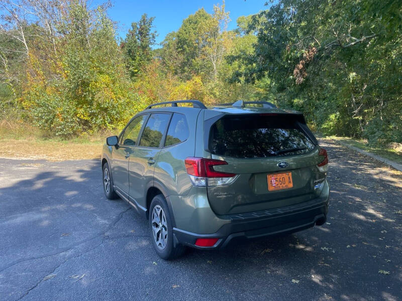 2019 Subaru Forester Premium photo 3