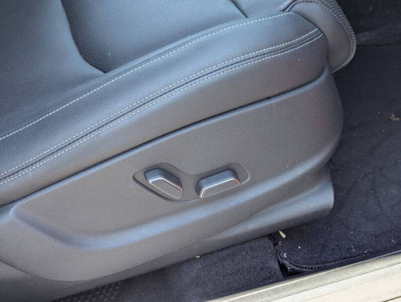 2023 Genesis GV70 2.5T Standard