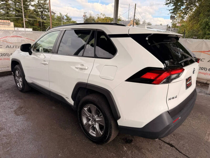 2022 Toyota RAV4 Hybrid LE