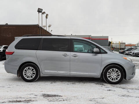 2017 Toyota Sienna XLE 8-Passenger