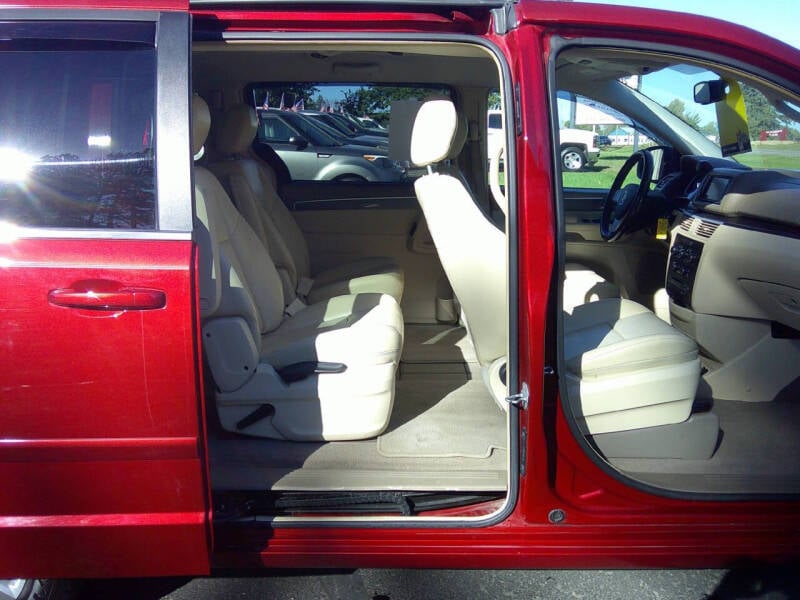 2010 Volkswagen Routan SE photo 15