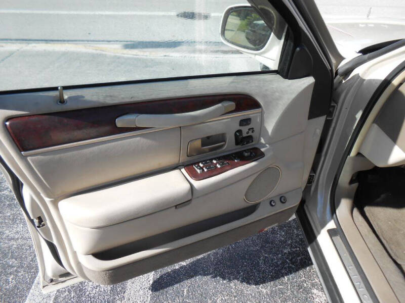 2003 Lincoln Town Car Cartier