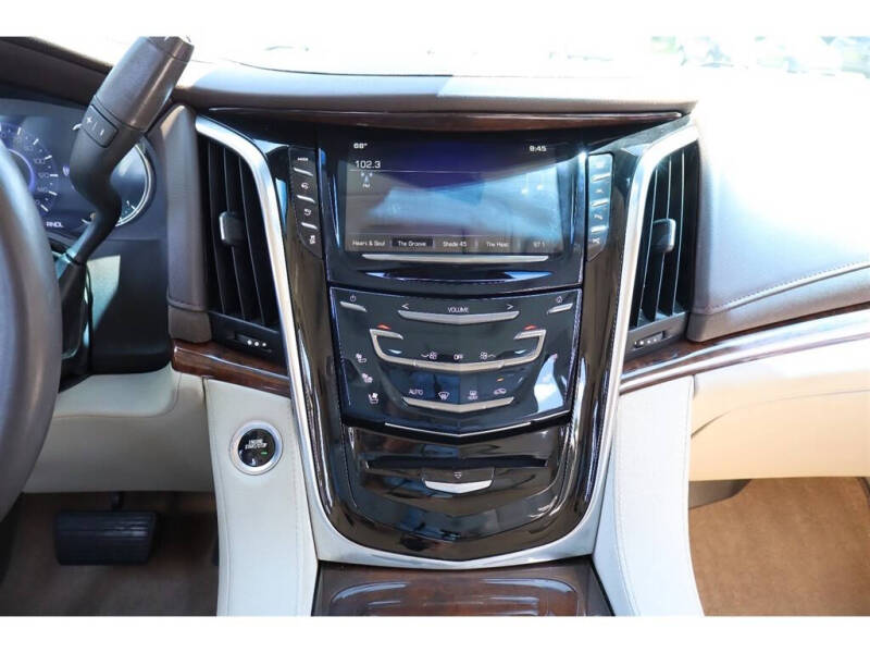 2017 Cadillac Escalade Luxury