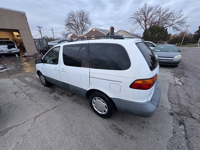 1998 Toyota Sienna LE