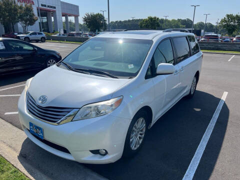 2015 Toyota Sienna XLE Premium 8-Passenger