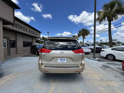 2013 Toyota Sienna XLE 8-Passenger